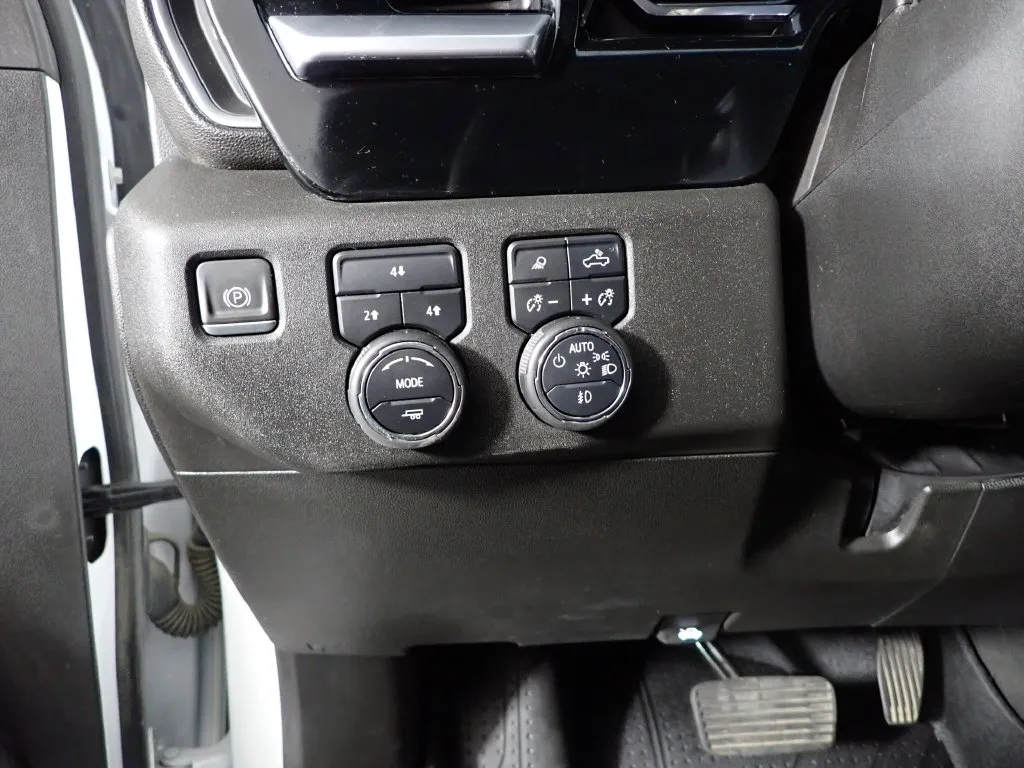 Chevrolet Silverado photo 23