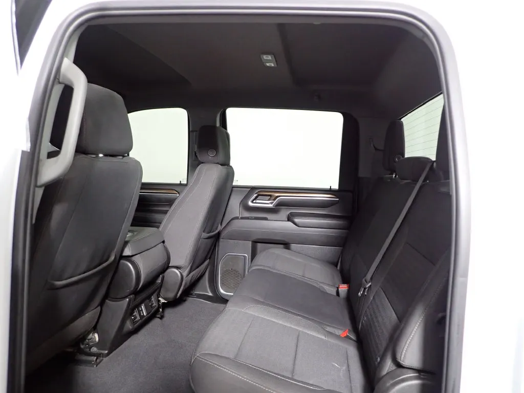 Chevrolet Silverado photo 32