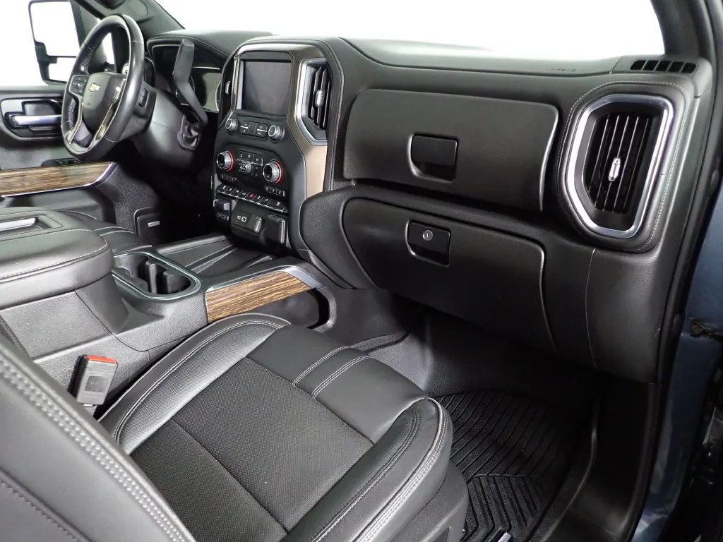 Chevrolet 3500HD photo 42