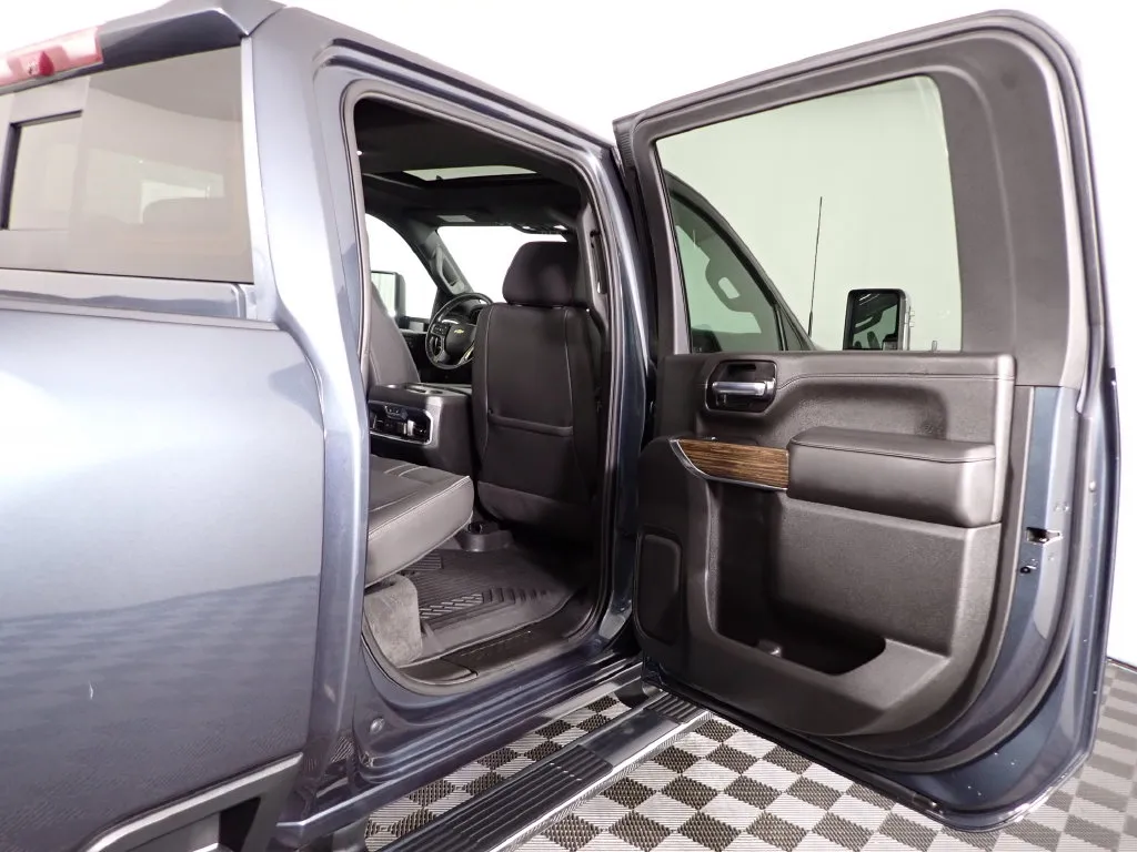 Chevrolet 3500HD photo 37