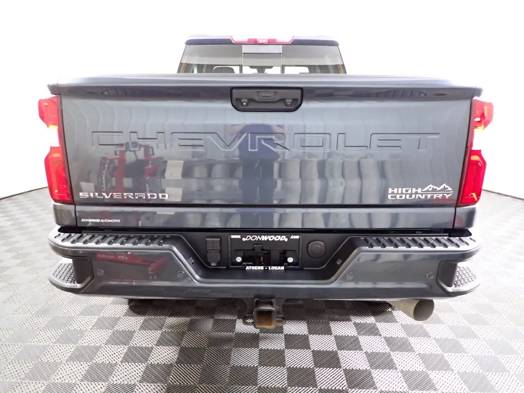 Chevrolet 3500HD photo 15