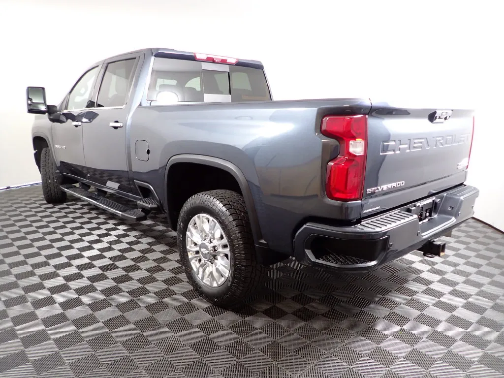 Chevrolet 3500HD photo 14