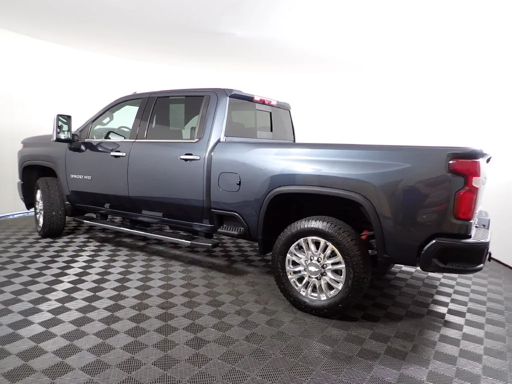 Chevrolet 3500HD photo 13