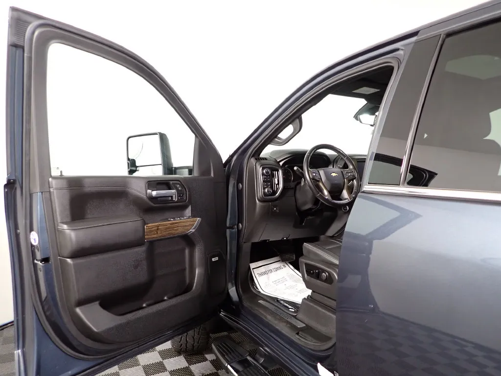 Chevrolet 3500HD photo 20