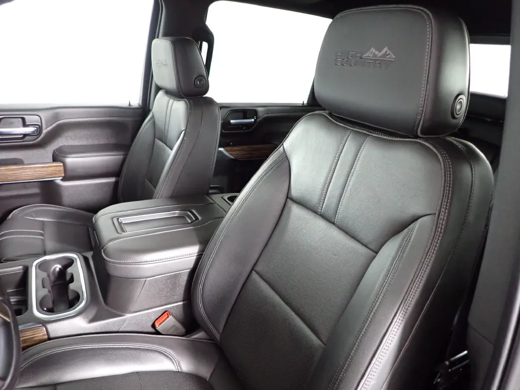 Chevrolet 3500HD photo 25