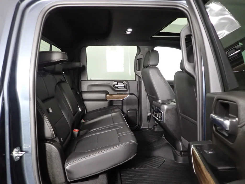 Chevrolet 3500HD photo 38