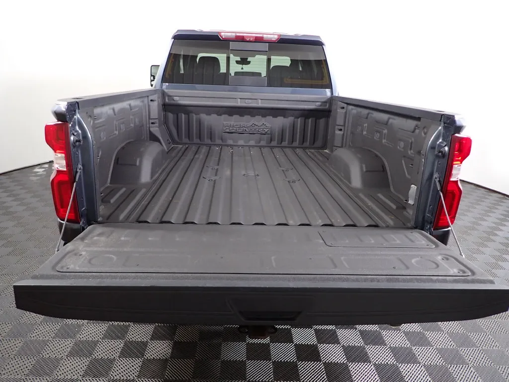 Chevrolet 3500HD photo 17