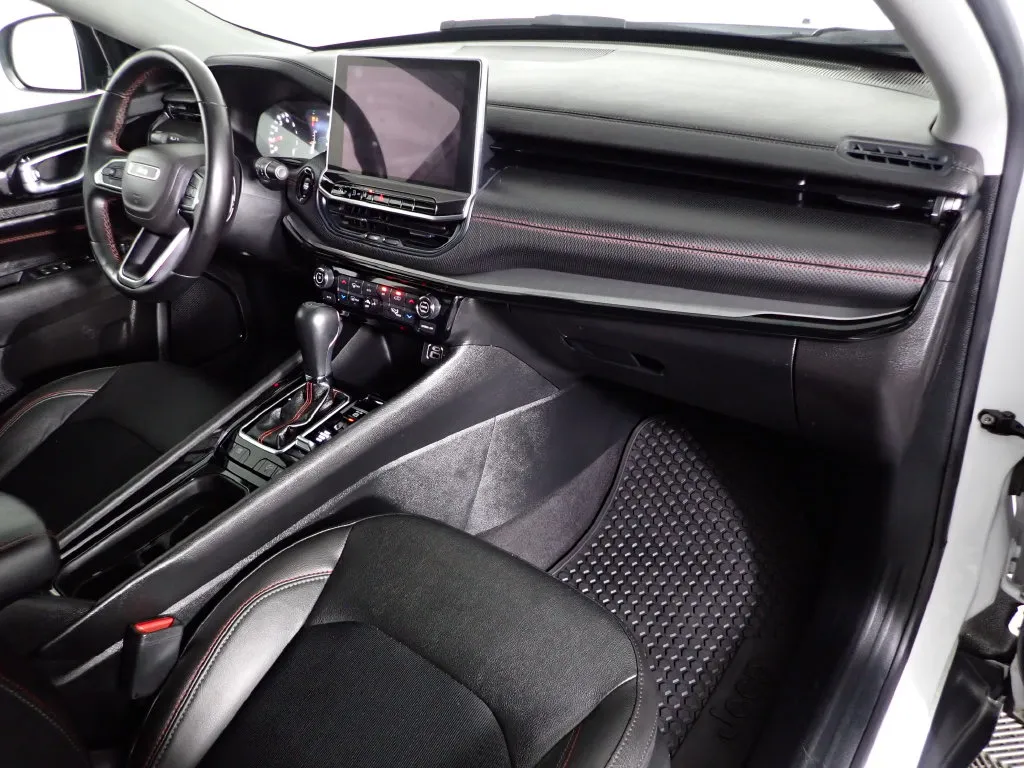 Jeep Compass photo 36