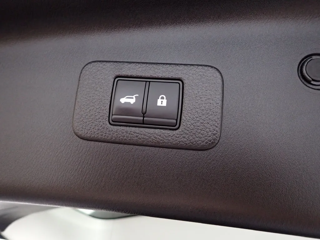 Nissan Armada photo 20
