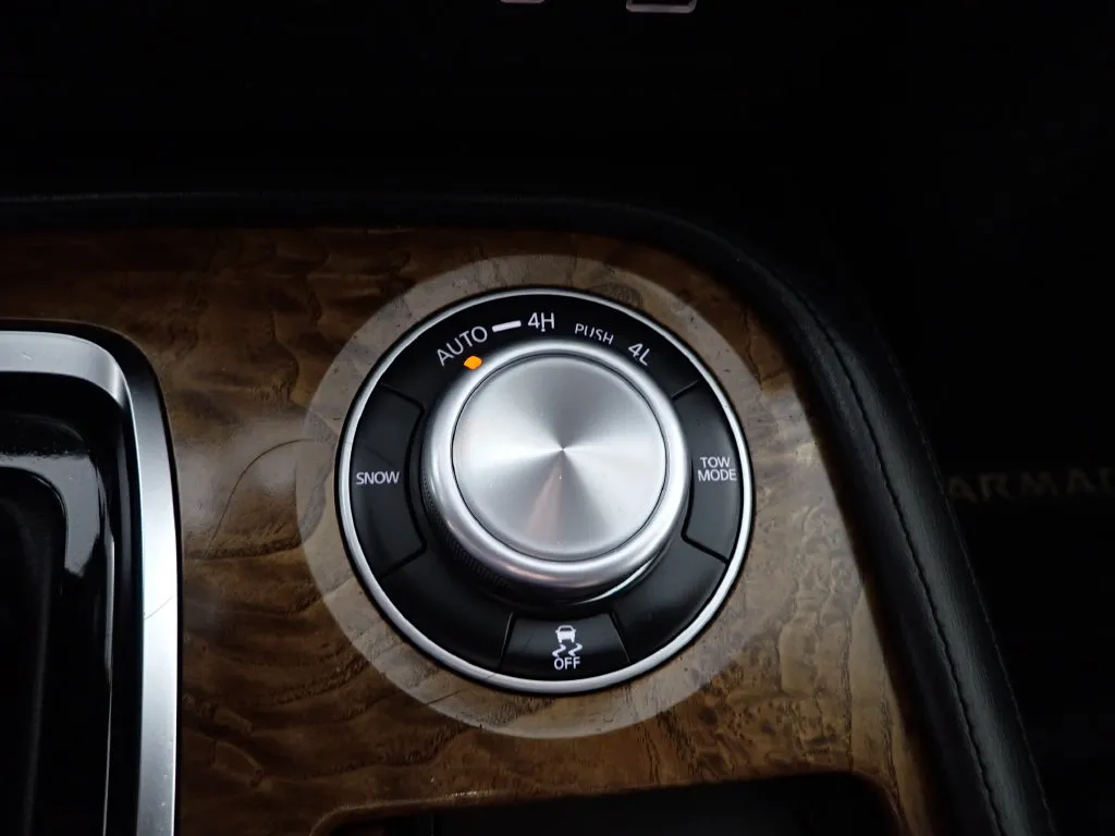 Nissan Armada photo 8