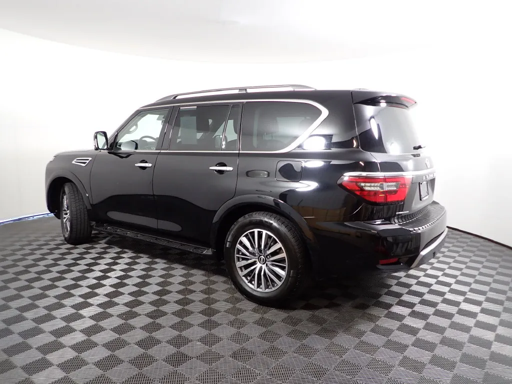 Nissan Armada photo 15