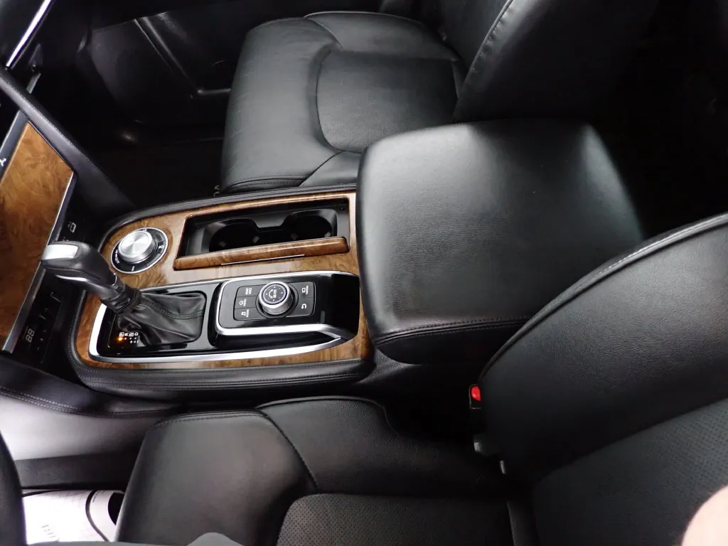 Nissan Armada photo 34