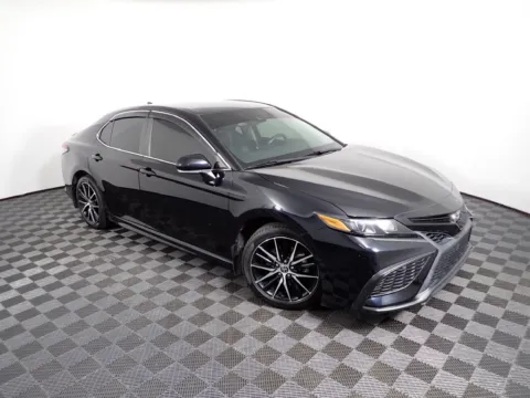 More photos of 2022 Toyota Camry SE at Don Wood Chevrolet, OH