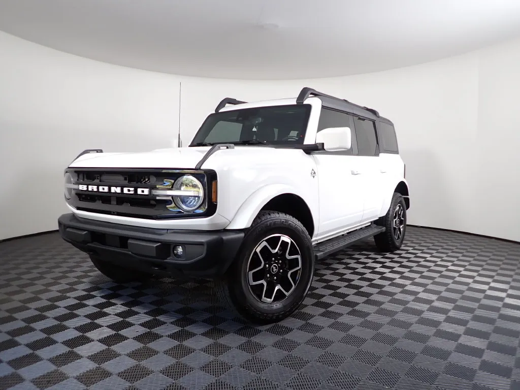 Ford Bronco photo 2