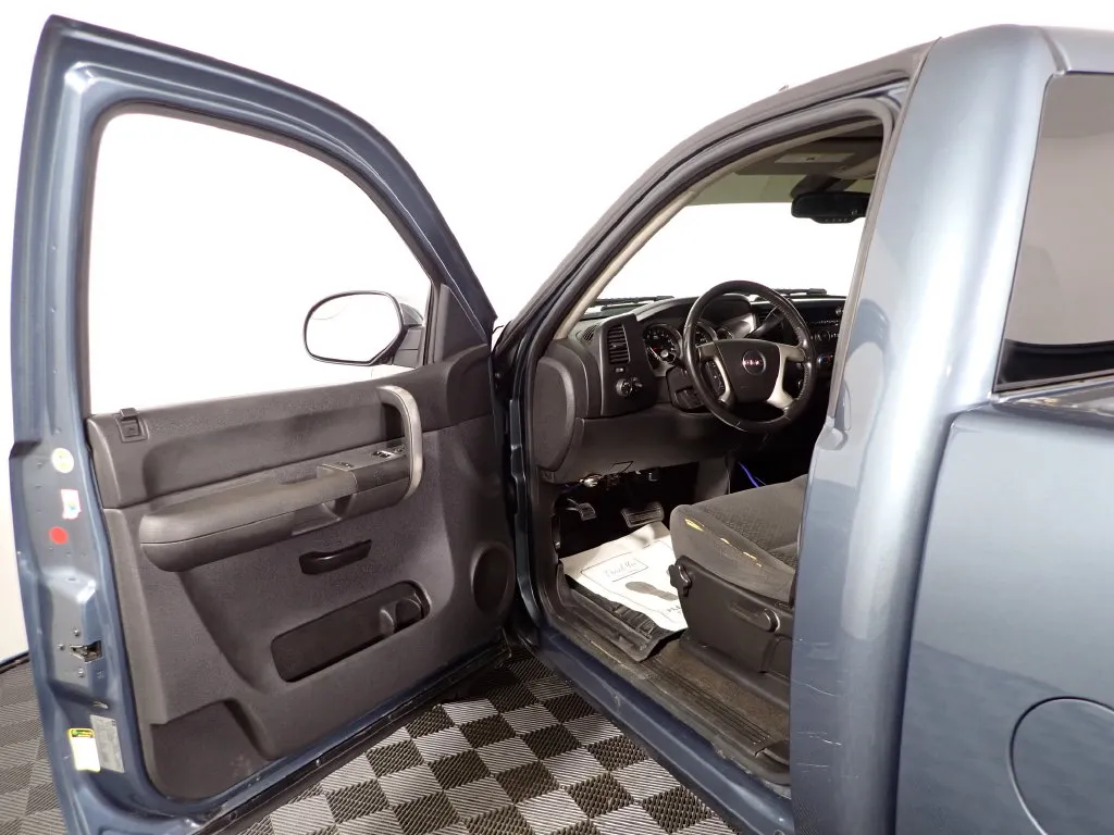 GMC Sierra photo 18