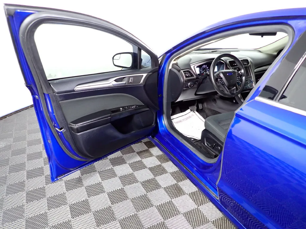 Ford Fusion photo 17