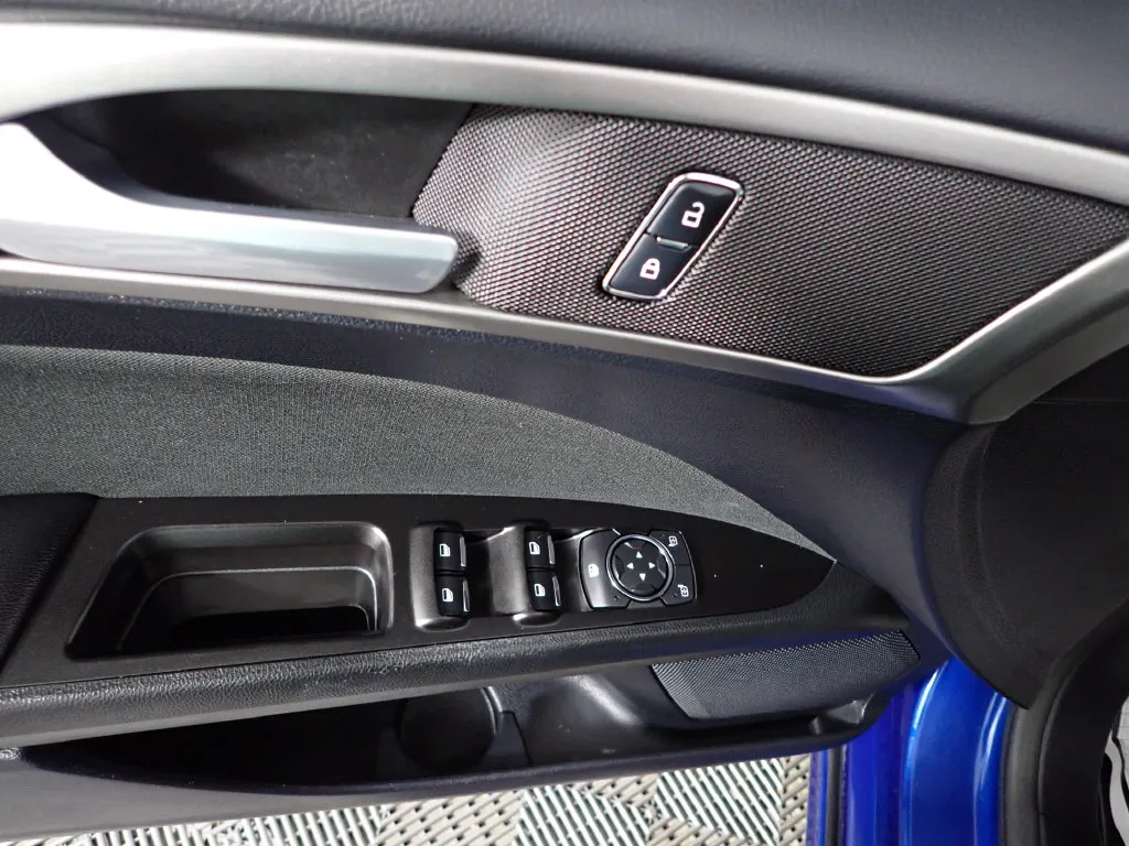 Ford Fusion photo 18