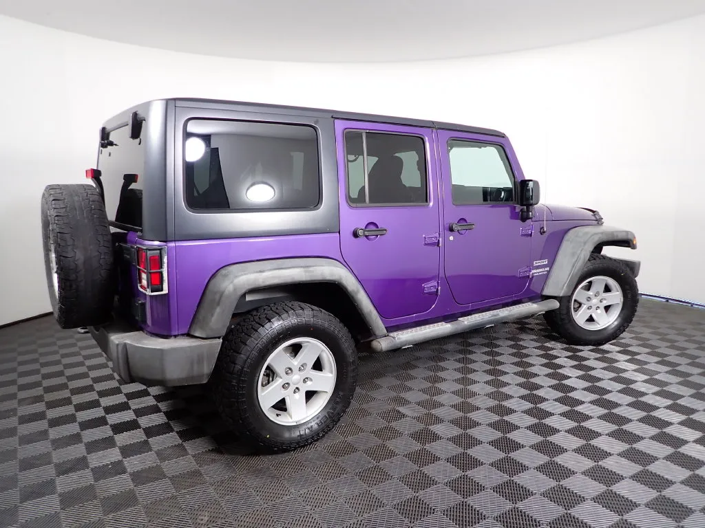 Jeep Wrangler photo 16