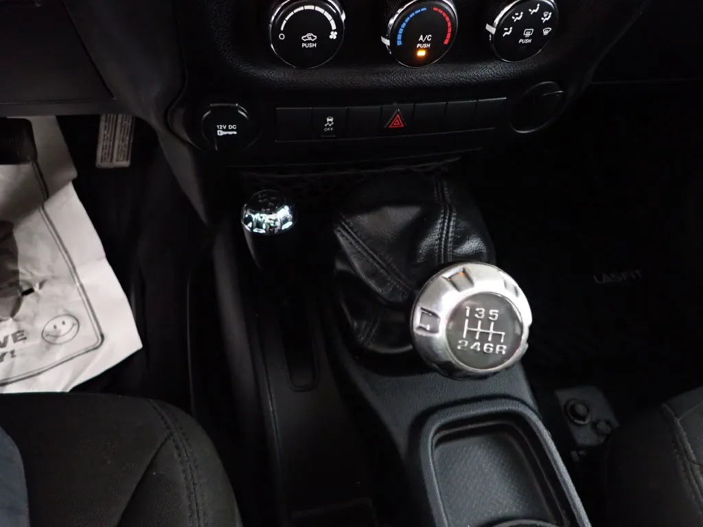 Jeep Wrangler photo 4