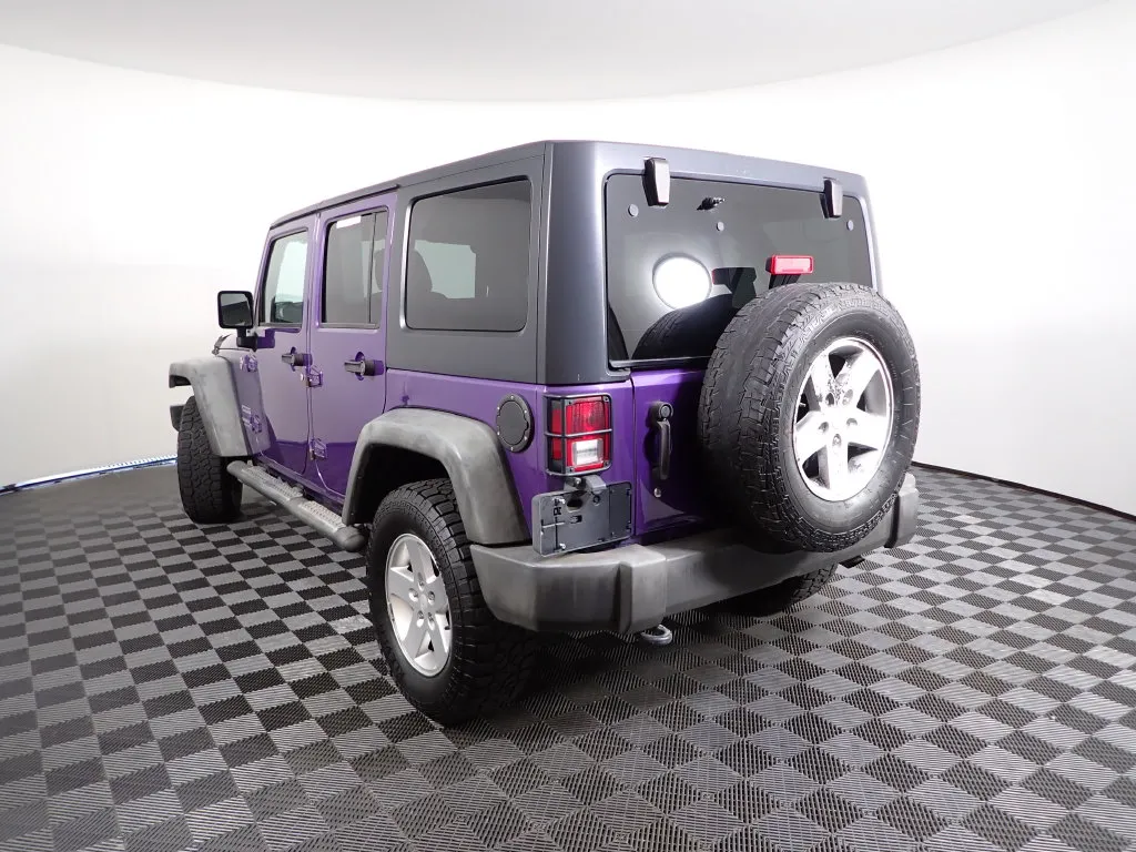 Jeep Wrangler photo 11