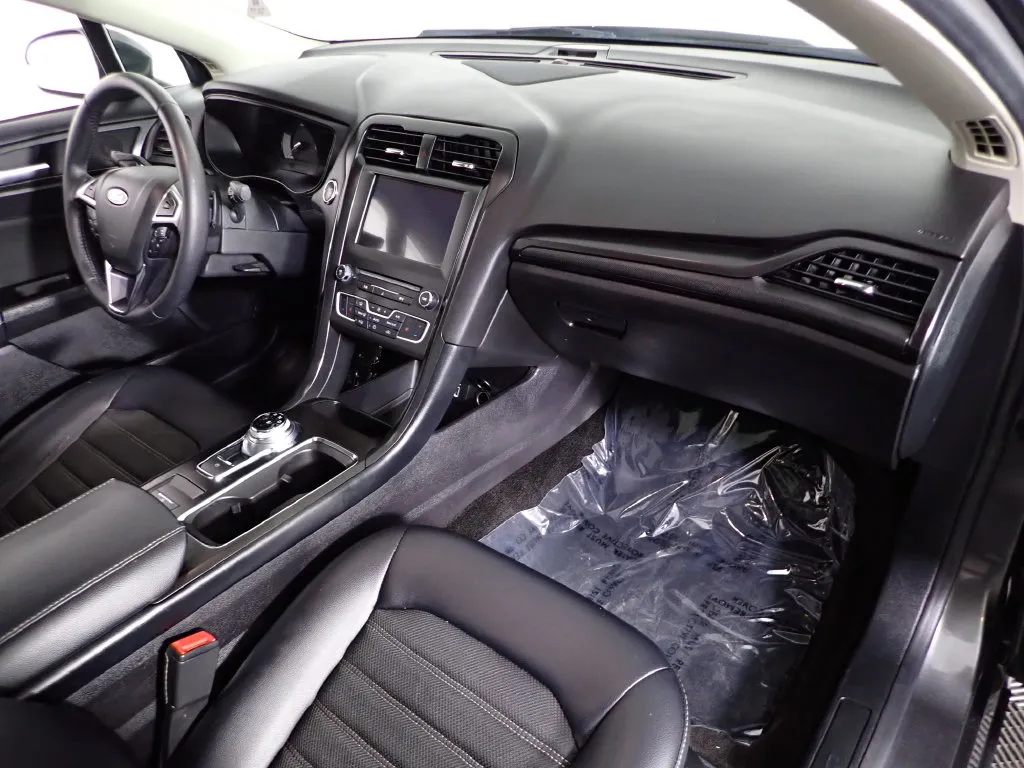 Ford Fusion photo 38