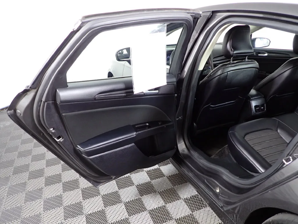 Ford Fusion photo 32