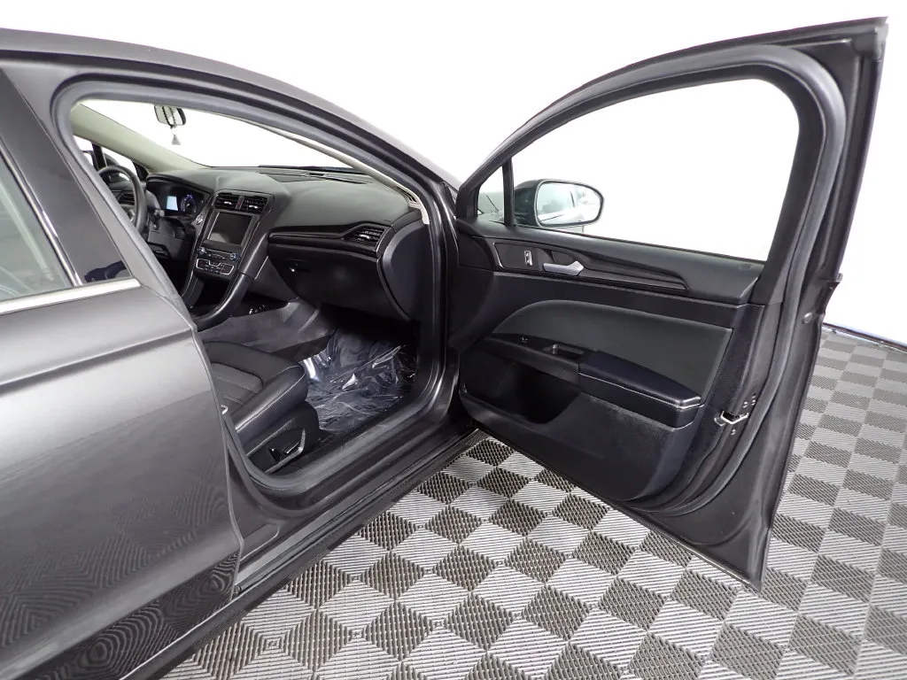 Ford Fusion photo 36