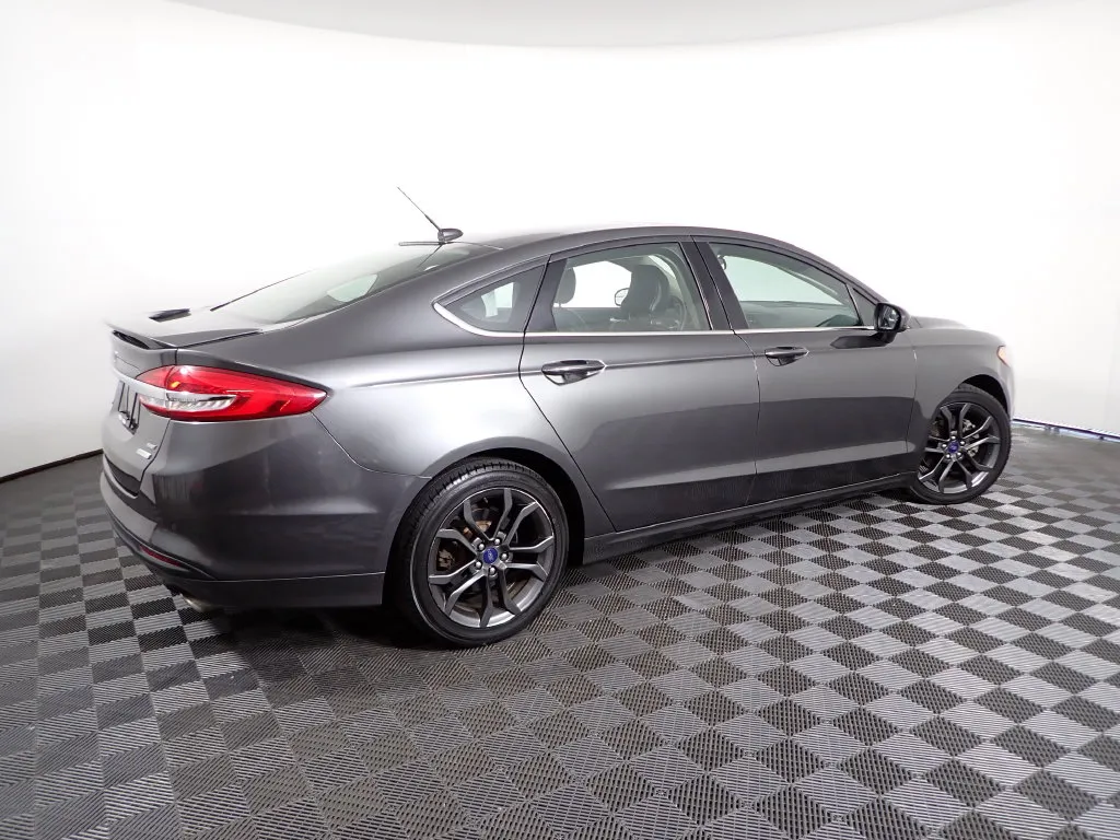 Ford Fusion photo 18
