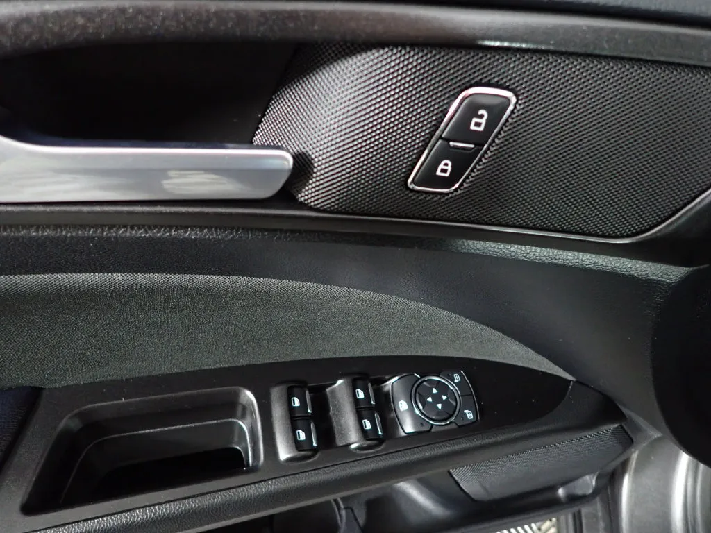 Ford Fusion photo 20