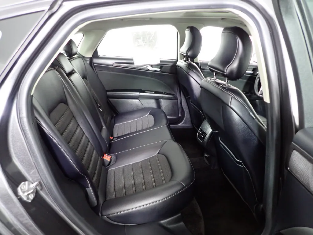 Ford Fusion photo 35