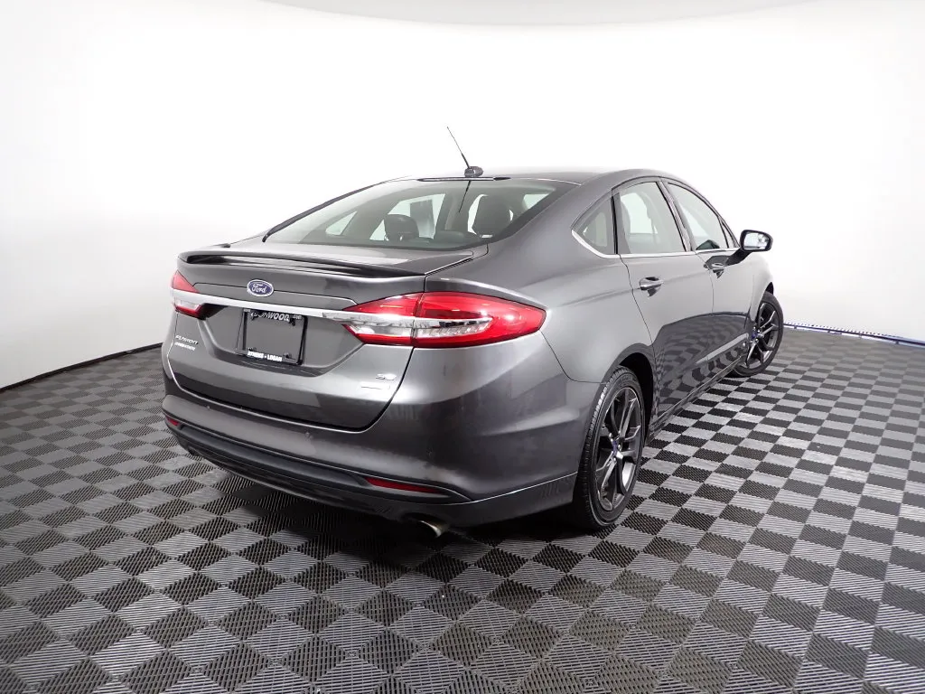 Ford Fusion photo 17