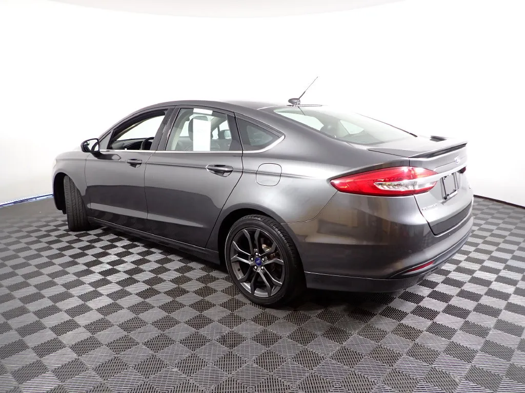 Ford Fusion photo 12