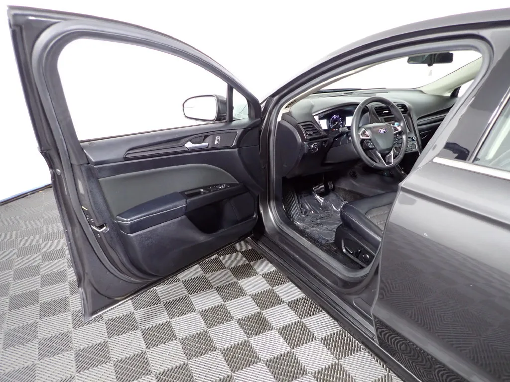 Ford Fusion photo 19