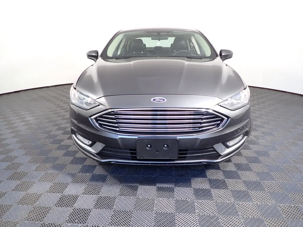 Ford Fusion photo 9