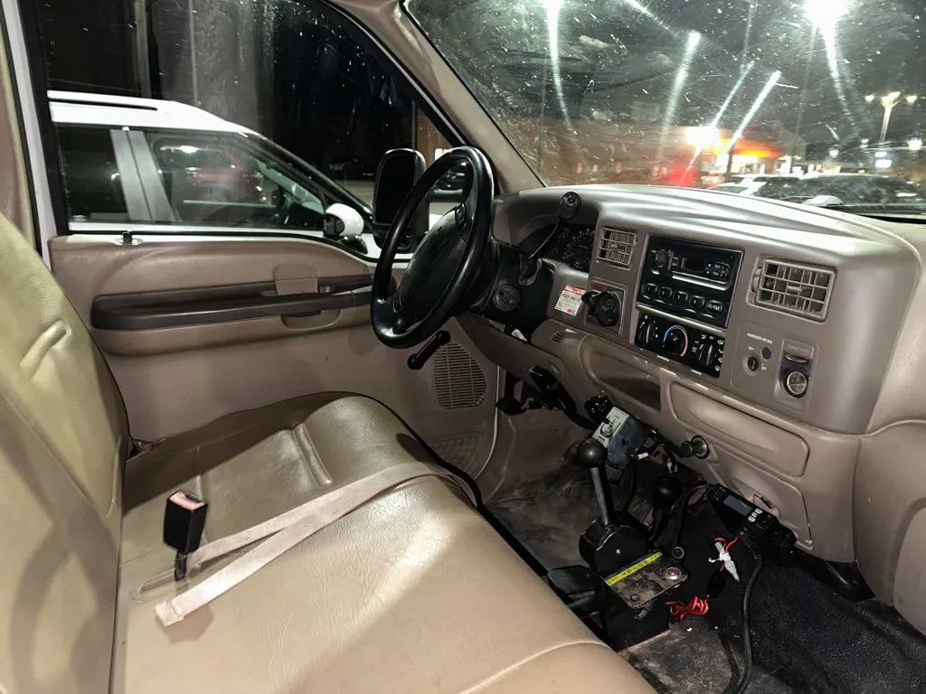 Ford F-550SD photo 8