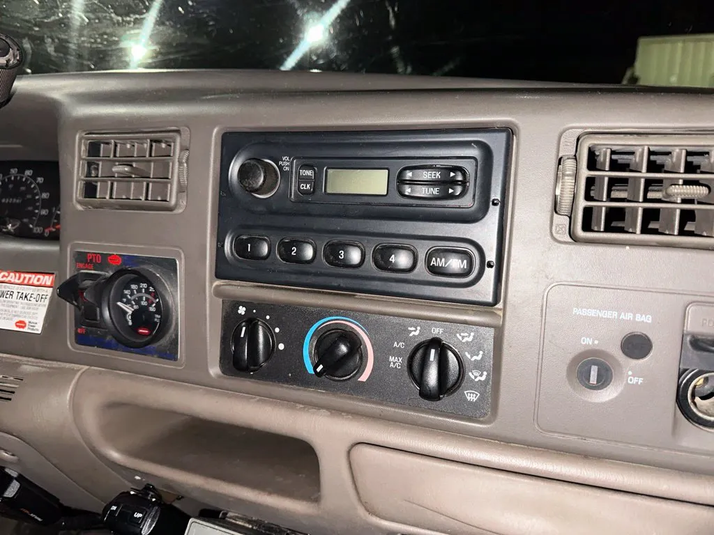 Ford F-550SD photo 10