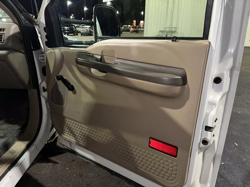 Ford F-550SD photo 12