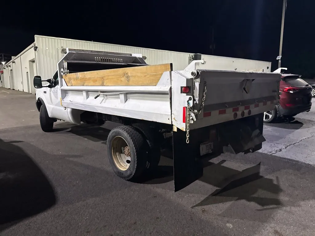 Ford F-550SD photo 3