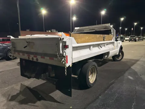 More photos of 2001 Ford F-550SD XL at Don Wood Chevrolet, OH