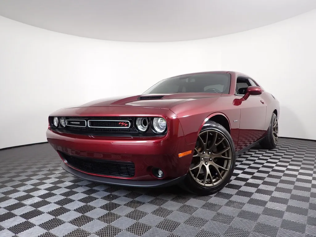 Dodge Challenger photo 2