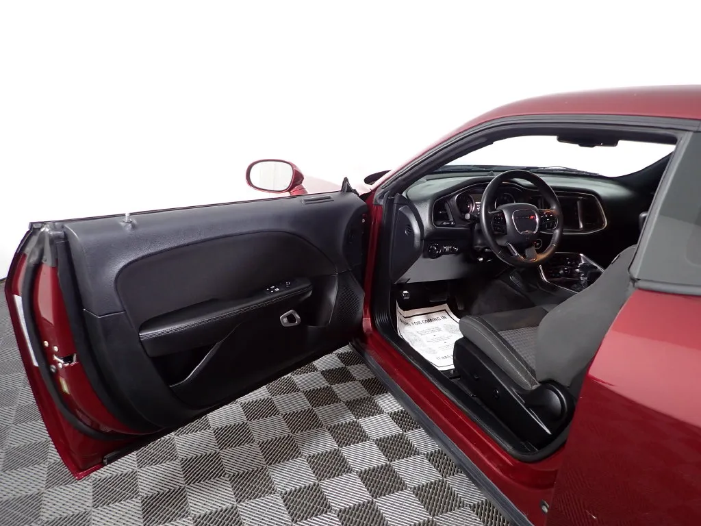 Dodge Challenger photo 17
