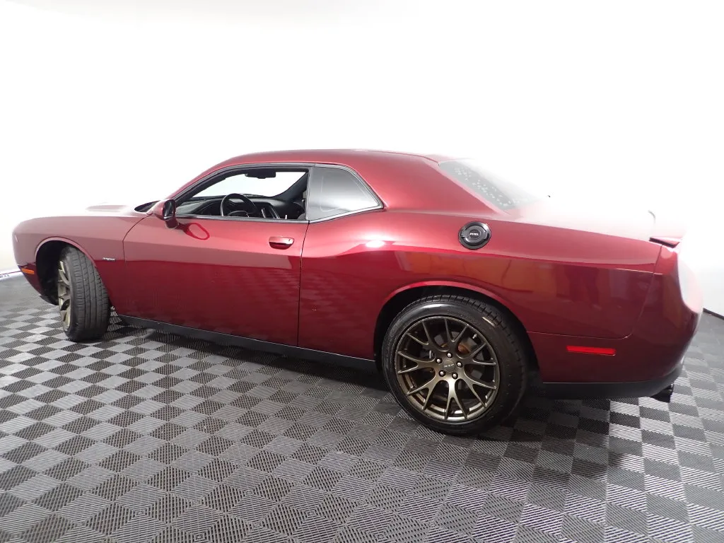 Dodge Challenger photo 9