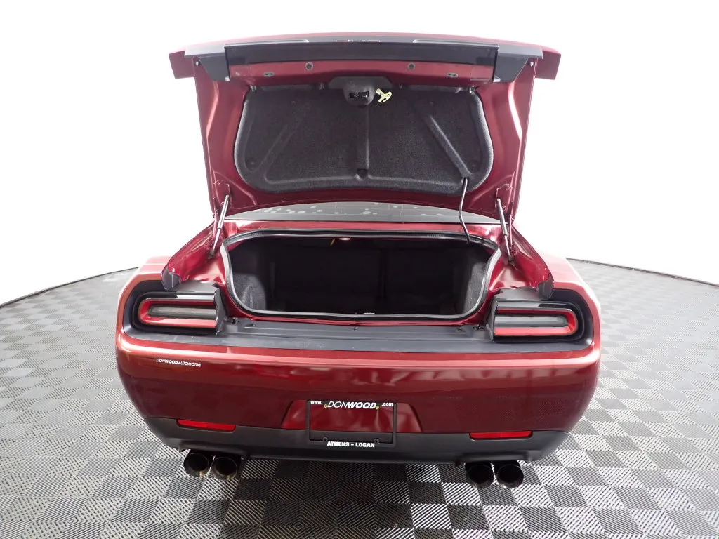 Dodge Challenger photo 13