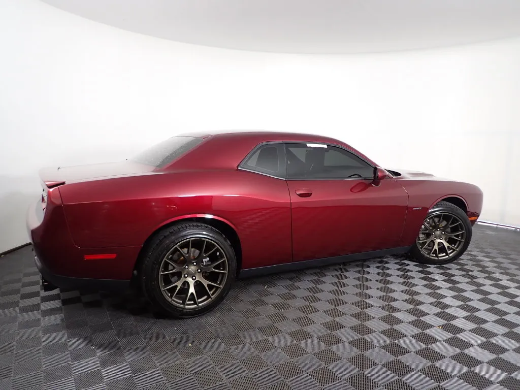 Dodge Challenger photo 16