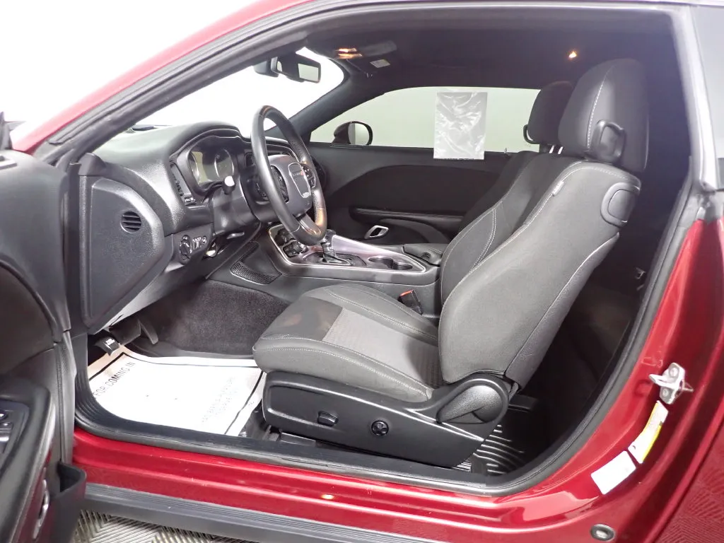 Dodge Challenger photo 19