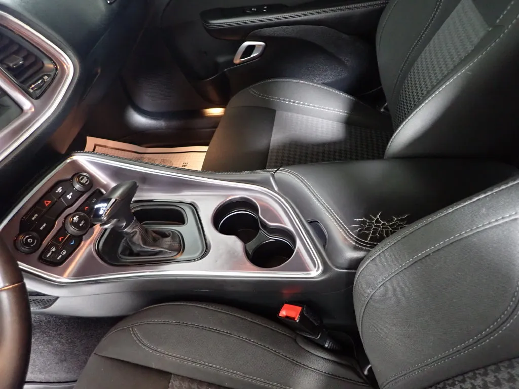 Dodge Challenger photo 28