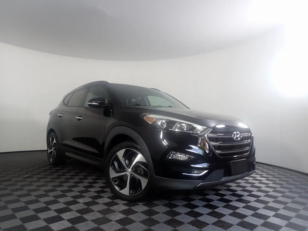 Black 2016 Hyundai Tucson Limited for sale in Logan, OH