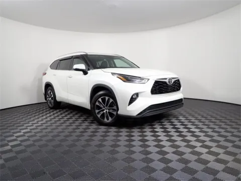 Photos of 2021 Toyota Highlander XLE for sale in Logan, OH at Don Wood Chevrolet