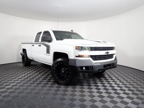 White 2017 Chevrolet Silverado 1500 Custom for sale in Logan, OH