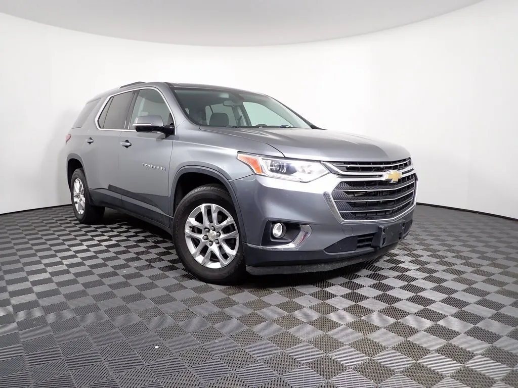 Gray 2018 Chevrolet Traverse LT for sale in Logan, OH